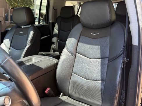Used 2018 Cadillac Escalade ESV Luxury RWD image 14