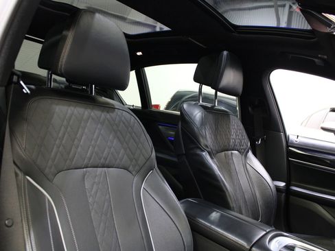 Used 2022 BMW 750i xDrive w/ Executive Package image 23