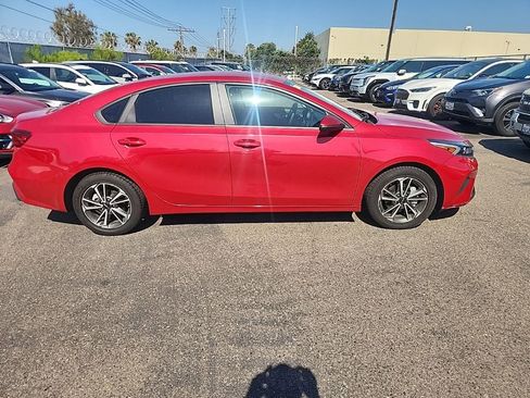 Certified 2022 Kia Forte LXS w/ LXS Technology Package FWD image 17