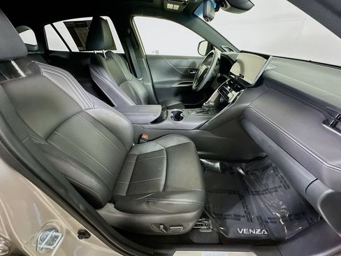 Used 2021 Toyota Venza Limited w/ Carpet Mat Package (TMS) AWD/4WD image 12