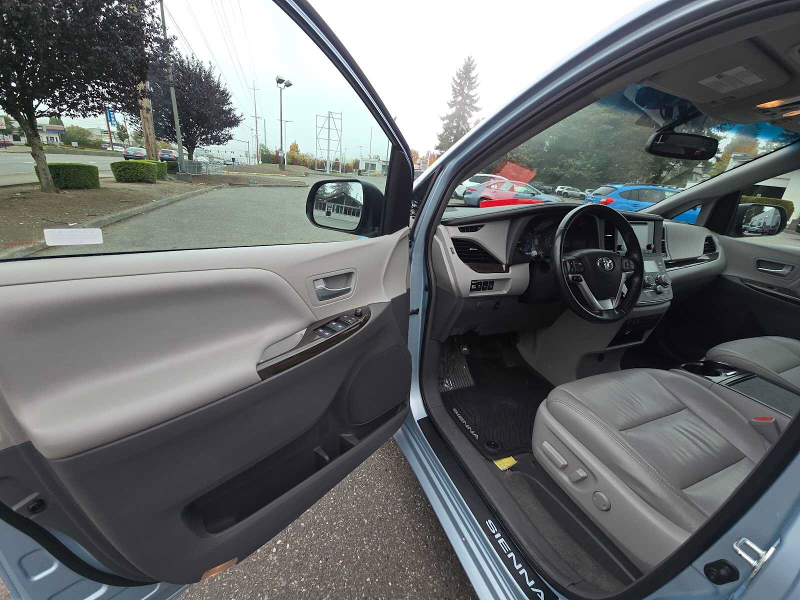 Used 2016 Toyota Sienna XLE w/ XLE Navigation Package FWD image 19