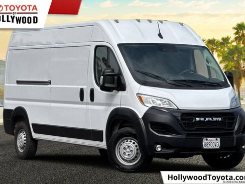 Used 2024 RAM ProMaster 2500 w/ Convenience Group FWD image 1