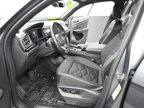 Used 2025 Volkswagen Atlas Cross Sport SE image 29