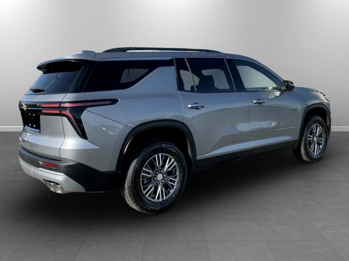 Used 2026 Chevrolet Traverse LT AWD/4WD image 7