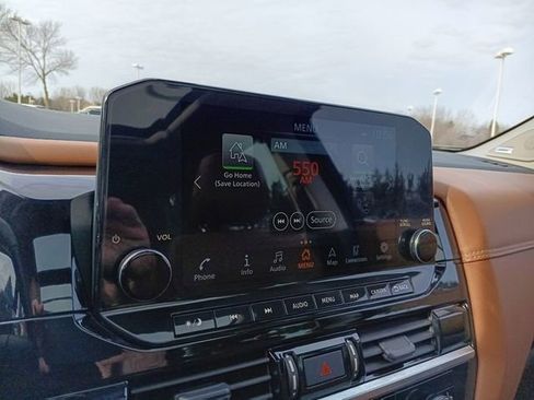 Used 2023 Nissan Pathfinder Platinum image 10