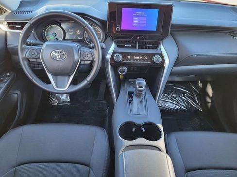 Used 2023 Toyota Venza LE image 16