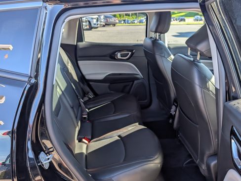 Used 2022 Jeep Compass Limited AWD/4WD image 12