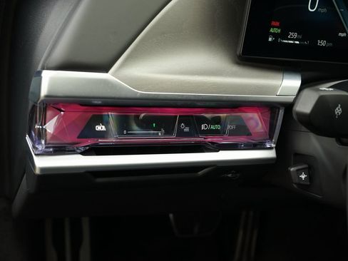 Used 2023 BMW 760i xDrive image 32