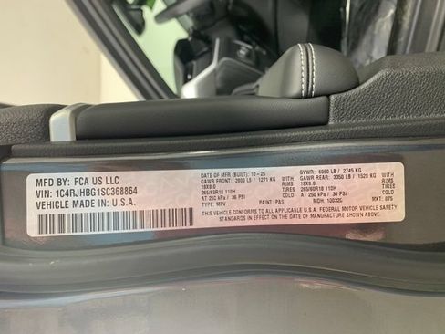 Used 2025 Jeep Grand Cherokee Limited w/ Trailer Tow Package AWD/4WD image 34