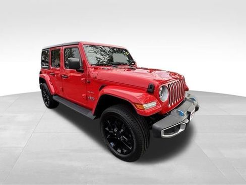 Used 2023 Jeep Wrangler Unlimited Sahara w/ Cold Weather Group AWD/4WD image 11