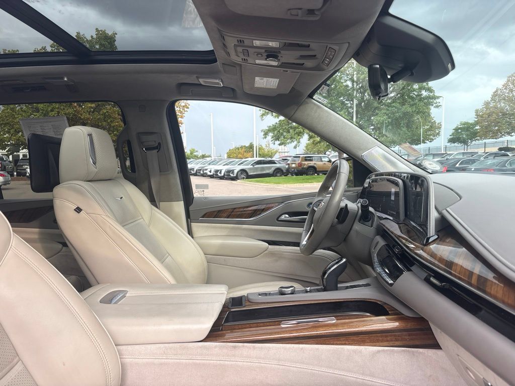 Certified 2024 Cadillac Escalade ESV Sport Platinum w/ LPO, ONYX Package AWD/4WD image 31