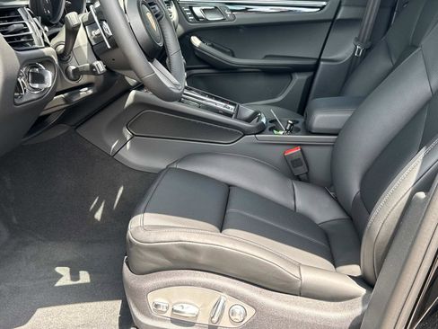 Certified 2025 Porsche Macan image 19