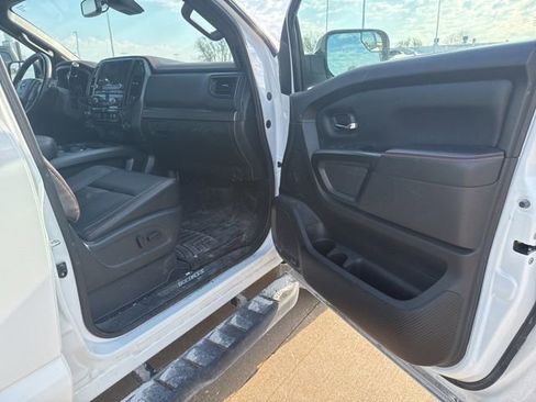 Used 2021 Nissan Titan PRO-4X w/ Pro-4x Convenience Package image 22
