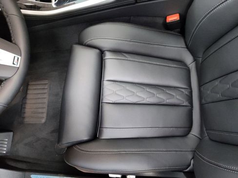 Used 2026 BMW X5 xDrive40i w/ M Sport Package image 12