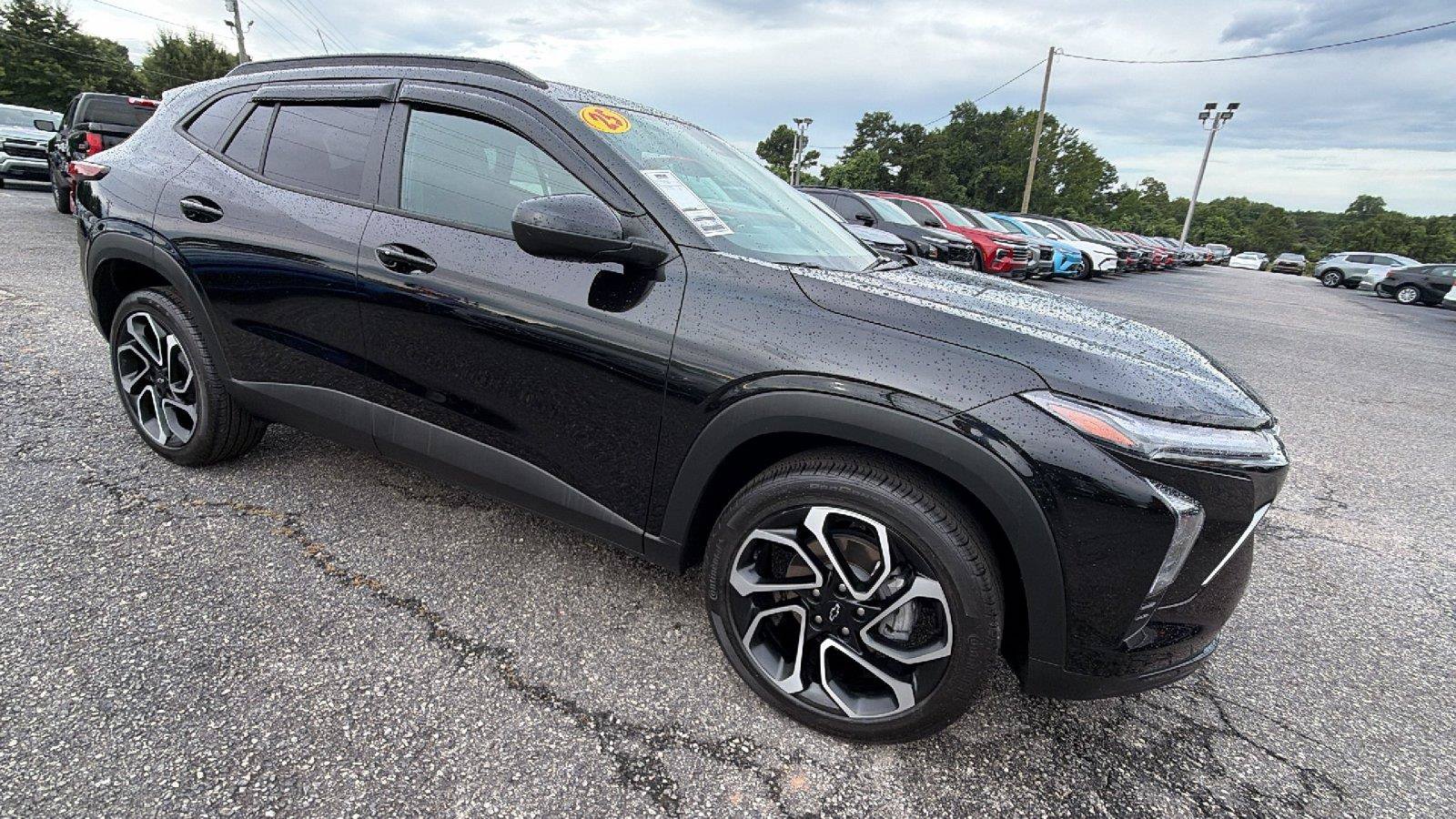Used 2025 Chevrolet Trax RS w/ Sunroof Package FWD image 7