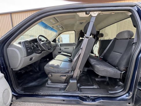 Used 2011 Chevrolet Silverado 2500 W/T w/ Snow Plow Prep Package image 18