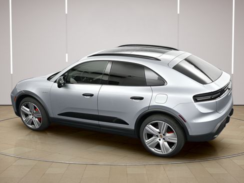 Certified 2025 Porsche Macan 4S Electric AWD/4WD image 35