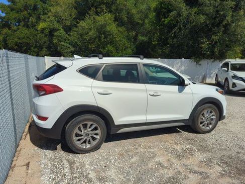 Used 2017 Hyundai Tucson SE Plus FWD image 2