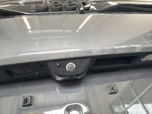 Used 2024 Jeep Grand Cherokee Limited w/ Luxury Tech Group II AWD/4WD image 8