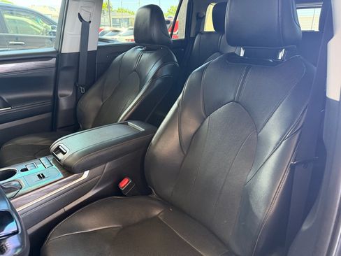 Used 2021 Toyota Highlander Limited FWD image 6