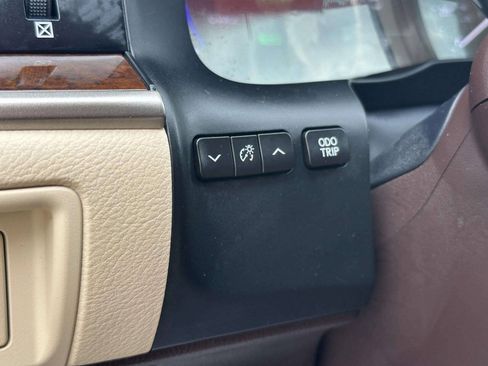 Used 2016 Lexus ES 300h w/ Luxury Package w/Wood Trim FWD image 29