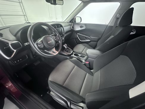 Used 2024 Kia Soul LX w/ Option Group 015 FWD image 35
