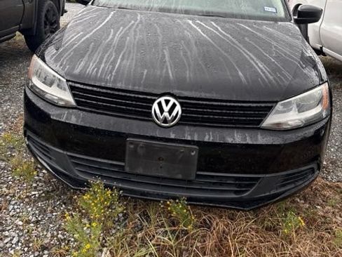 Used 2014 Volkswagen Jetta S FWD image 2