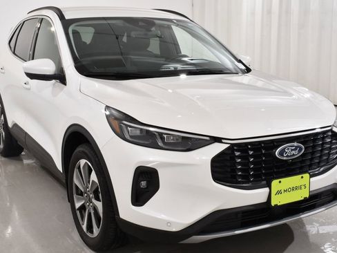 Used 2025 Ford Escape Platinum w/ Premium Technology Package AWD/4WD image 4