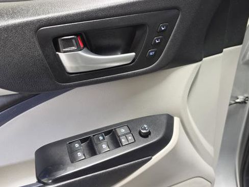 Used 2018 Toyota Highlander Limited Platinum AWD/4WD image 21