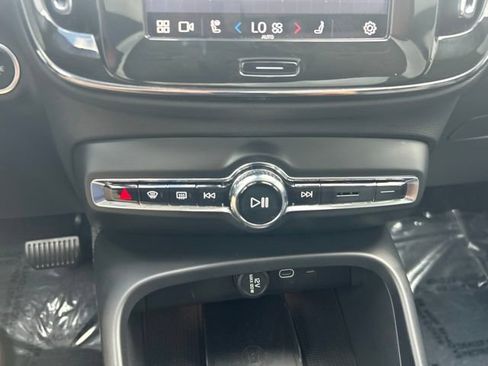 Used 2025 Volvo XC40 B5 Core AWD/4WD image 28