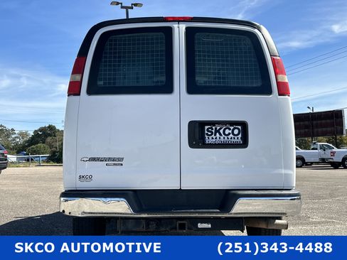 Used 2015 Chevrolet Express 2500 image 4