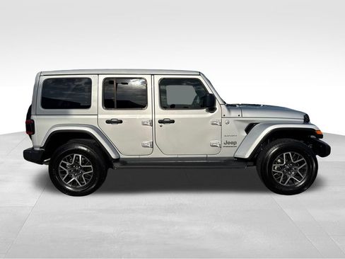 Used 2024 Jeep Wrangler Unlimited Sahara w/ Technology Group AWD/4WD image 7