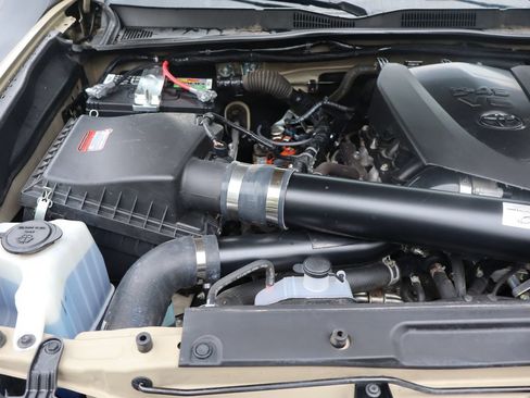 Used 2019 Toyota Tacoma TRD Off-Road AWD/4WD image 40
