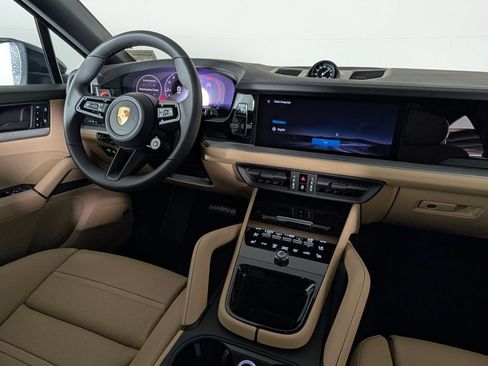 New 2026 Porsche Cayenne Coupe AWD/4WD image 23