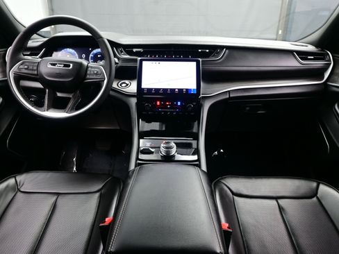 Used 2025 Jeep Grand Cherokee L Limited w/ Luxury Tech Group II AWD/4WD image 21