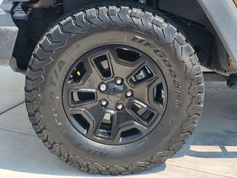 Used 2015 Jeep Wrangler Sport AWD/4WD image 9