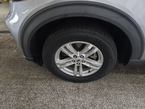 Used 2021 Ford Explorer XLT RWD image 3