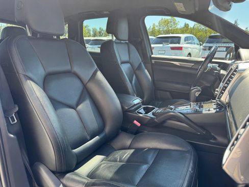 Used 2011 Porsche Cayenne AWD/4WD image 18