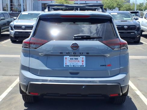 Used 2026 Nissan Rogue SV AWD/4WD image 5