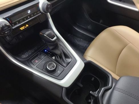Certified 2022 Toyota RAV4 XLE Premium AWD/4WD image 32