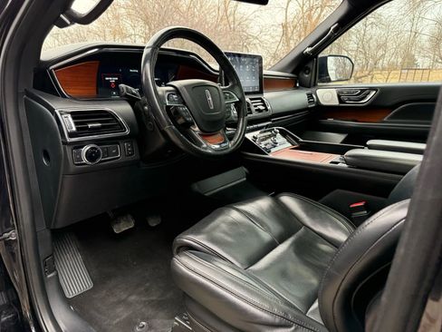 Used 2019 Lincoln Navigator Reserve image 17