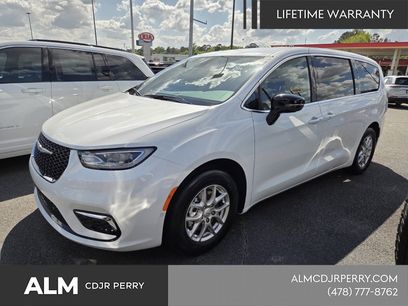 New 2026 Chrysler Pacifica Select