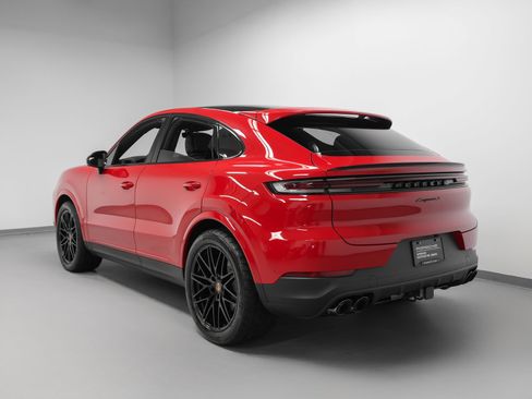 Certified 2026 Porsche Cayenne S AWD/4WD image 3