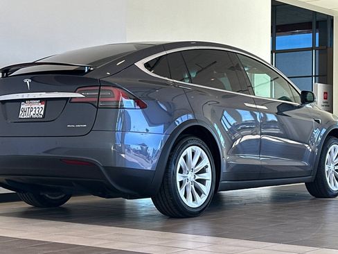 Used 2020 Tesla Model X Long Range AWD/4WD image 4