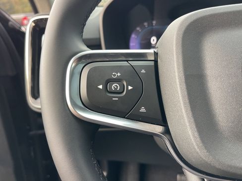 Used 2024 Volvo XC40 B5 Plus w/ Protection Package Premier image 17