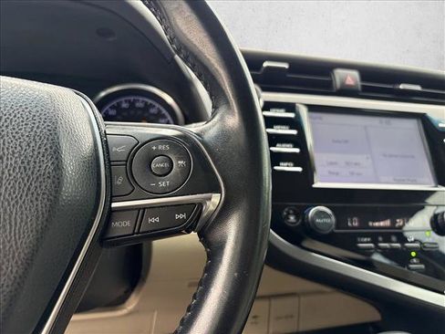 Used 2018 Toyota Camry XLE FWD image 19