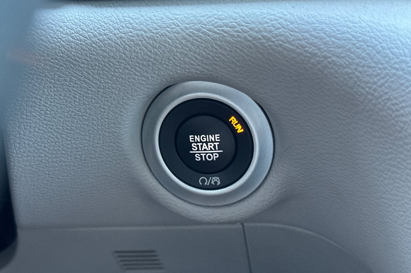 Used 2019 Chrysler Pacifica Touring-L w/ Advanced Safetytec Group FWD image 32