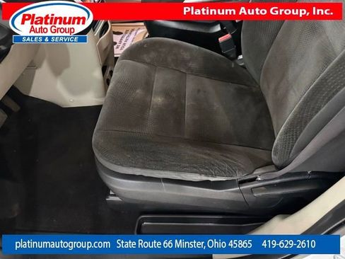 Used 2017 Dodge Grand Caravan SE FWD image 12