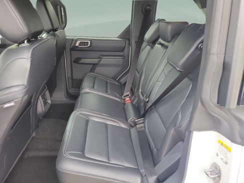 New 2026 Ford Bronco Outer Banks w/ Black Appearance Package AWD/4WD image 13