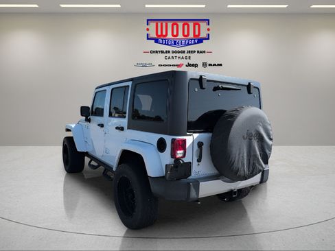 Used 2017 Jeep Wrangler Unlimited Sahara w/ Connectivity Group AWD/4WD image 6
